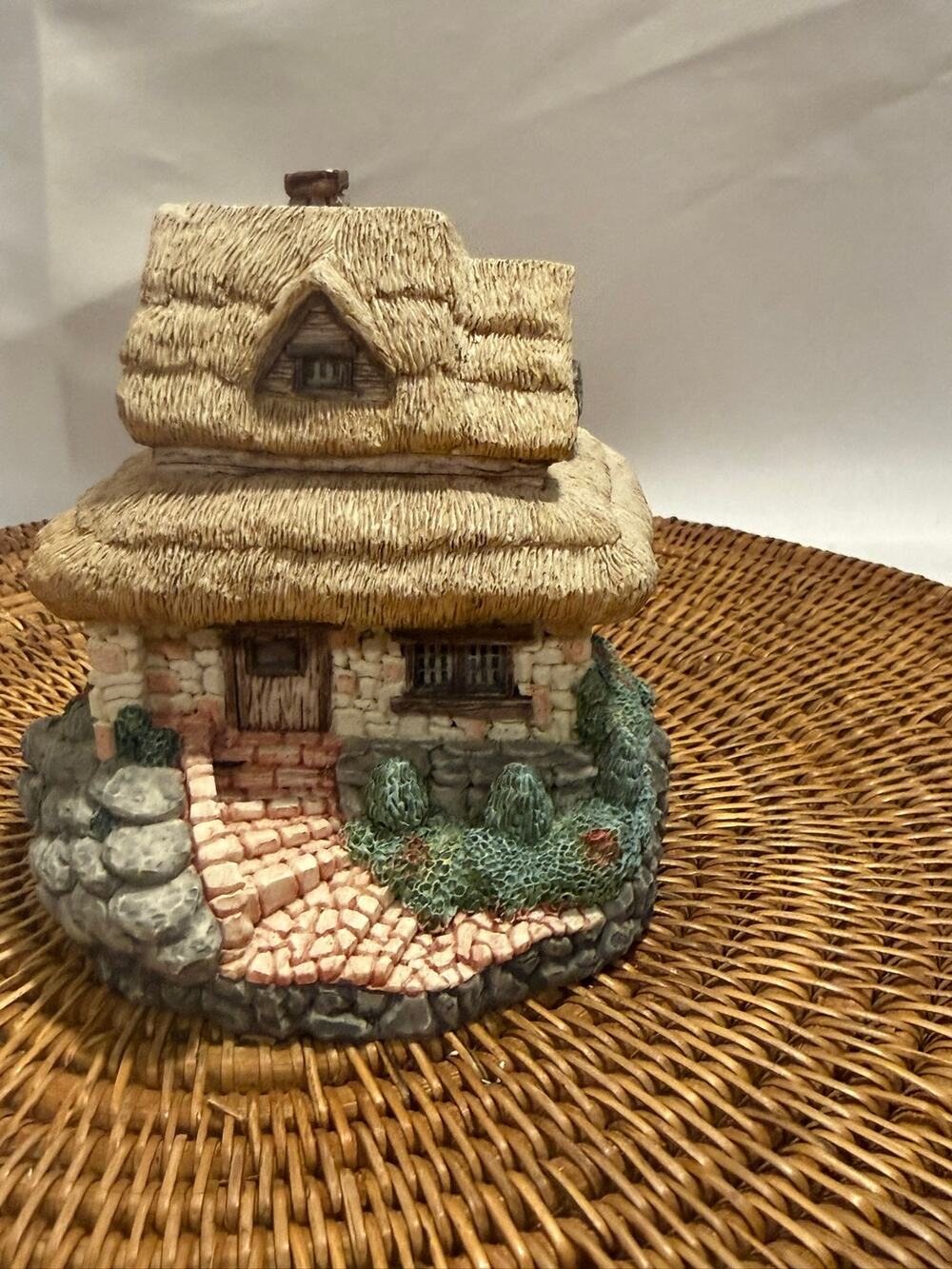 Canterbury Inn - Olde England's Classic Cottages, Mini Home Decor Granny Chic